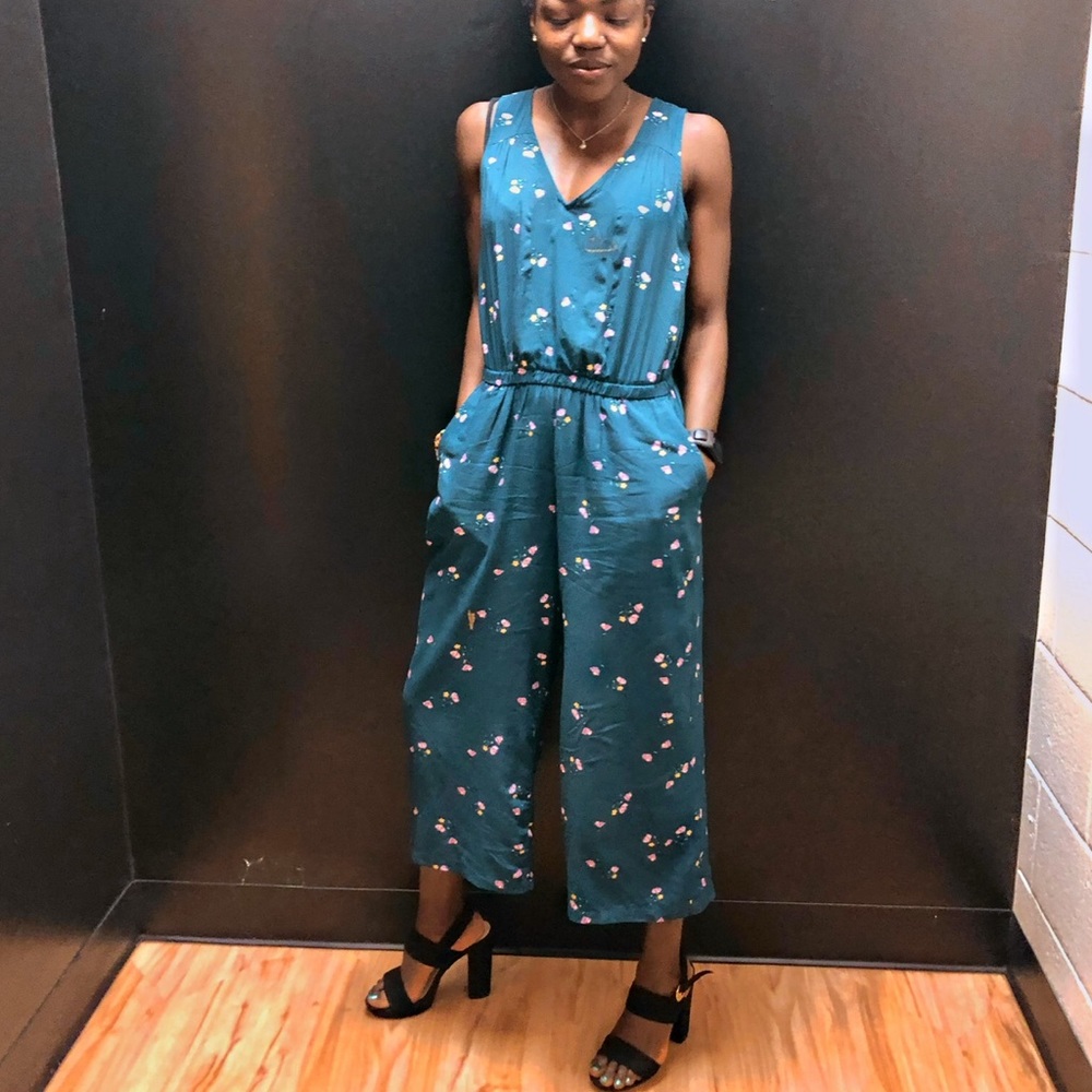 Classic v-neck once piece (jumpsuit)